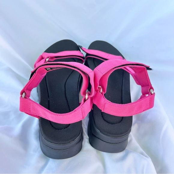TEVA | JADITO UNIVERSAL PLATFORM CHUNKY TECH SANDAL IN FUCHSIA SIZE 8 - Picture 7 of 9